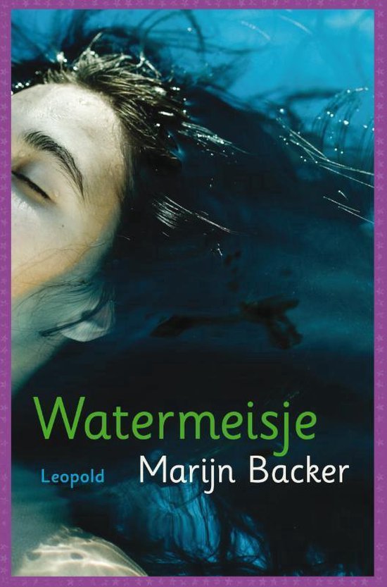 Boekomslag van 'Watermeisje' door Marijn Backer, blauwe tinten, vrouw onder water.