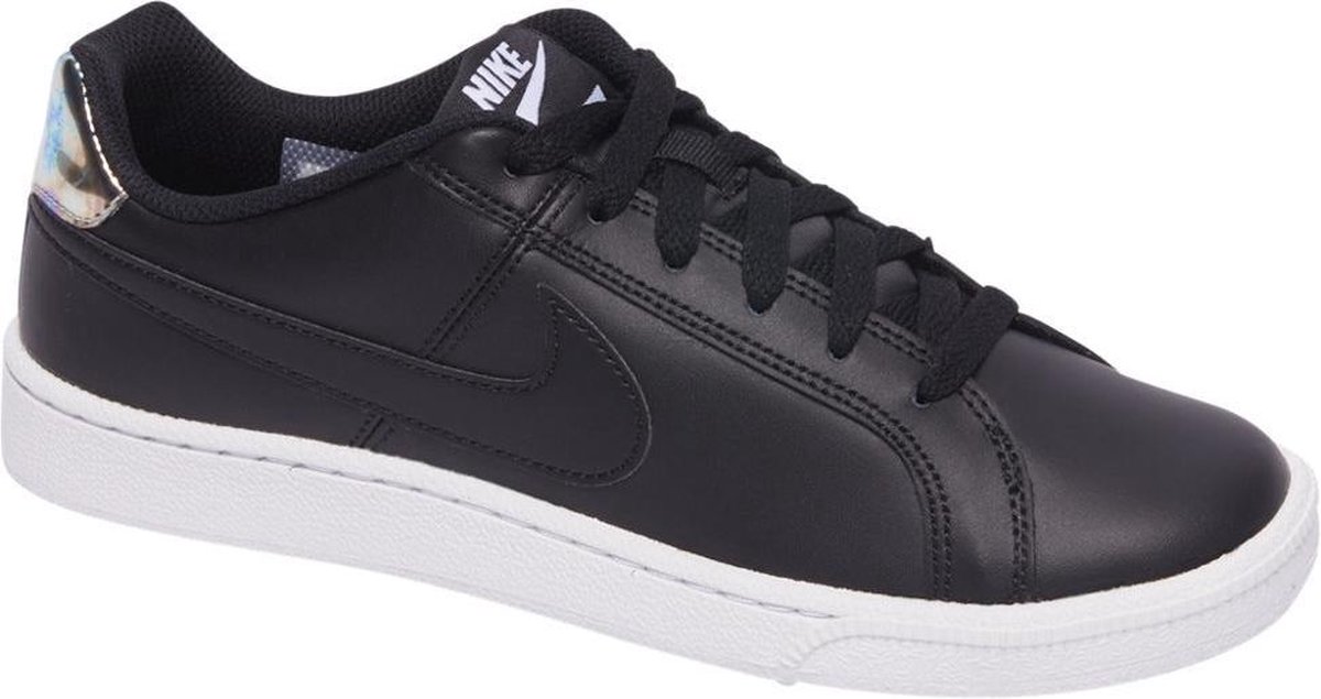 Nike Court Royale