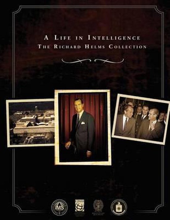 Boek met drie foto's: een gevangenis, Richard Helms in pak en een groep mannen. Titel: A Life in Intelligence.
