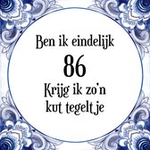 Verjaardag Tegeltje met Spreuk (86 jaar: Ben ik eindelijk 86 krijg ik zo'n kut tegeltje + cadeau verpakking & plakhanger