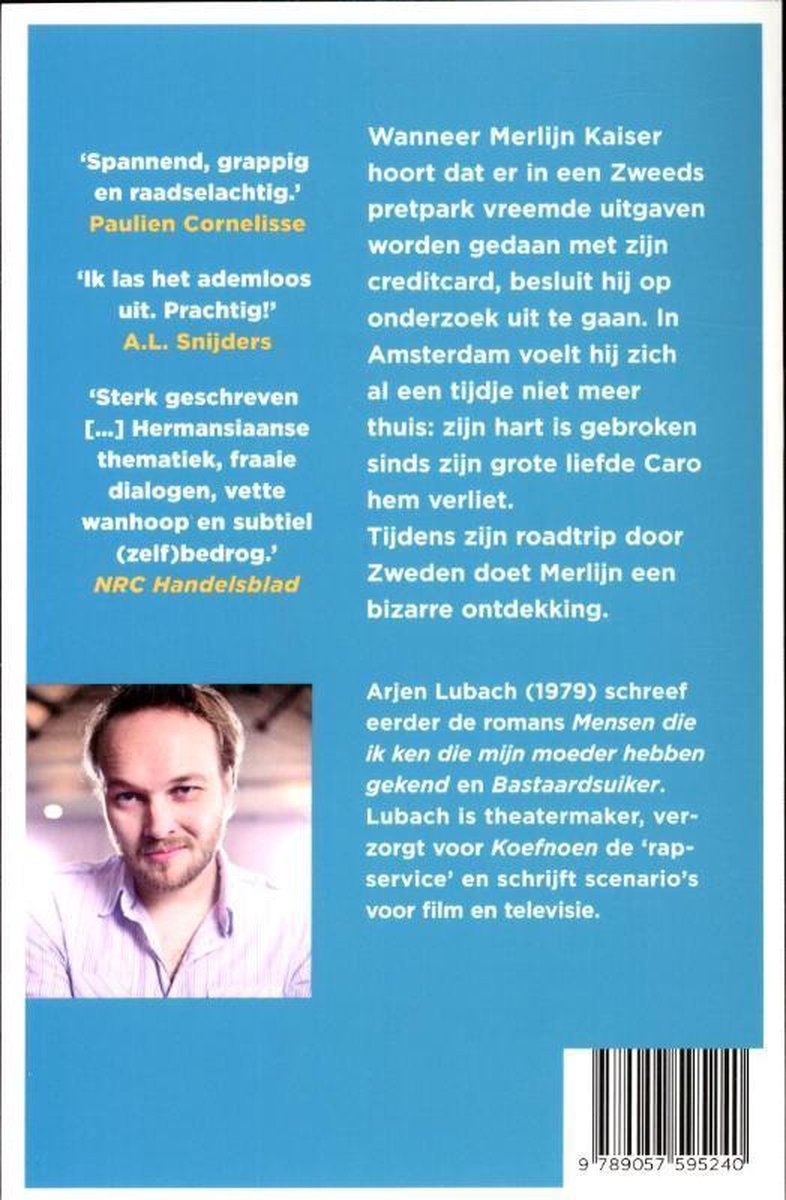 Achterkant boek 'Magnus'. Portret van Arjen Lubach. Tekst met recensies en samenvatting.