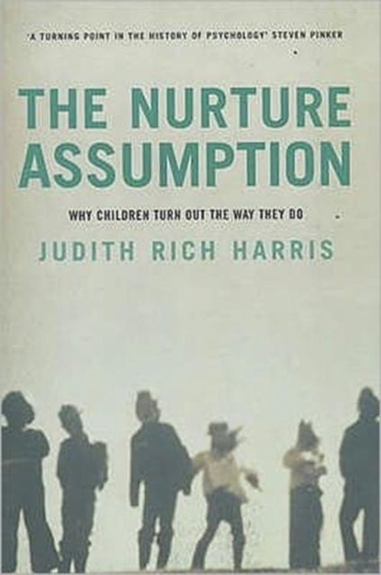 Boekhoes The Nurture Assumption: Why Children Turn Out the Way They Do door Judith Rich Harris. Silhouetten van kinderen op de voorgrond.