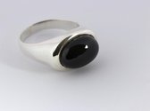 Zilveren ring met onyx - maat 17