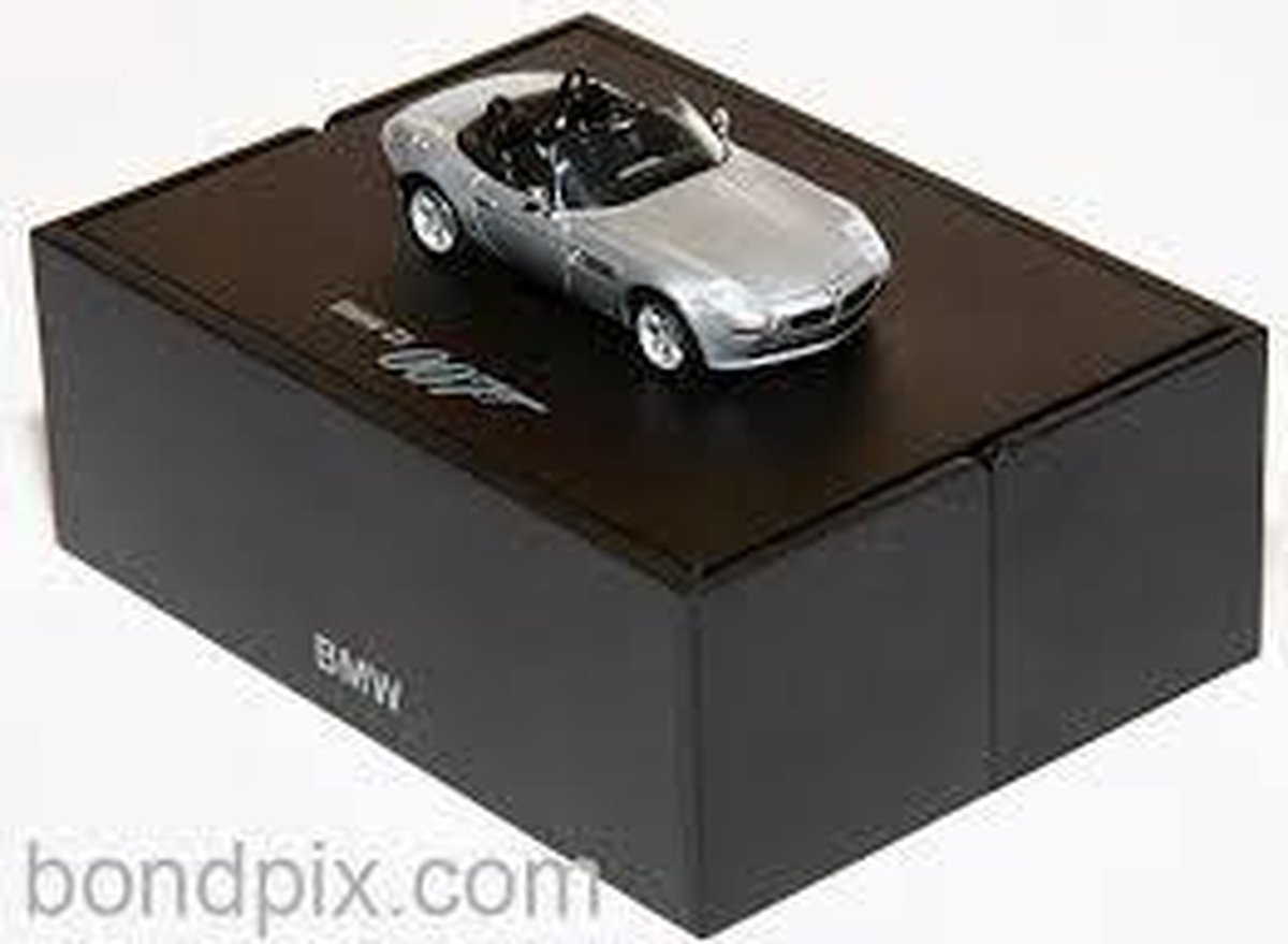 は自分にプチご褒美を ホビー 模型車 バイク レーシングカー スケールplts bmw z8 the world is not enough 007  scale 143 s036