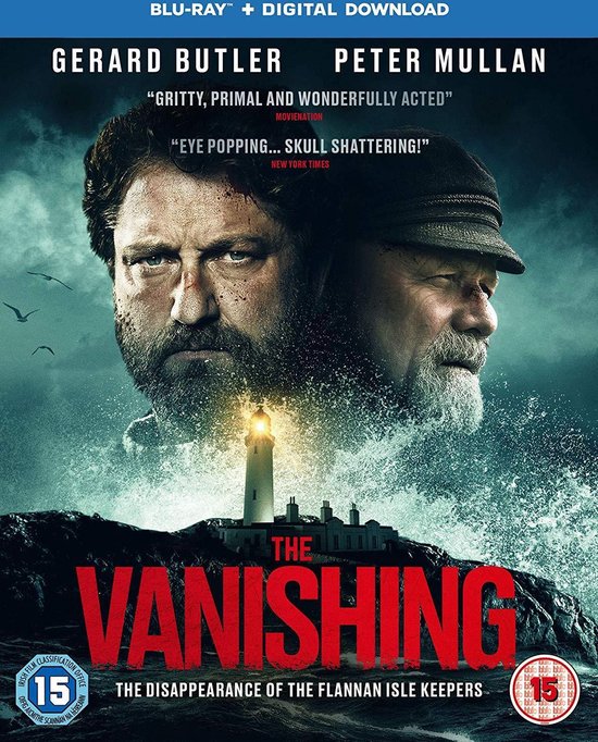 Blu-ray hoes: Gerard Butler en Peter Mullan kijken intens. Vuurtoren op rotsachtig eiland bij woelige zee. Film 'The Vanishing'.