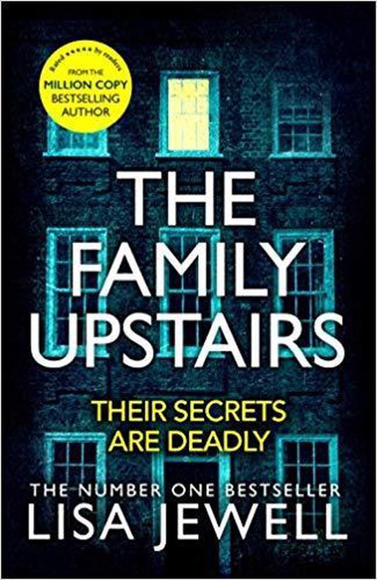 Couverture du livre 'The Family Upstairs', un thriller, montrant une maison sombre en briques avec des fenêtres. Le titre 'THE FAMILY UPSTAIRS' et le sous-titre 'THEIR SECRETS ARE DEADLY' sont au centre.