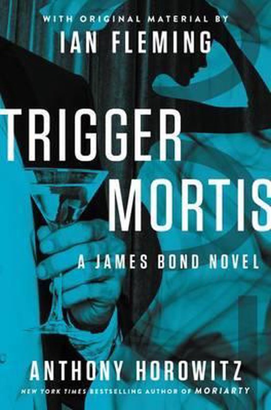 Boekomslag Trigger Mortis door Ian Fleming en Anthony Horowitz, met een hand die een cocktailglas vasthoudt in blauwtinten.