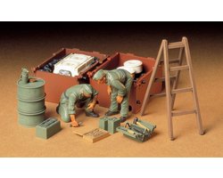 Tamiya Modelbouwpakket Diorama - 35180 Diorama-Set German Engine Maint.Cr. with 2 Figures Plastic - 1:35 - Modelbouw