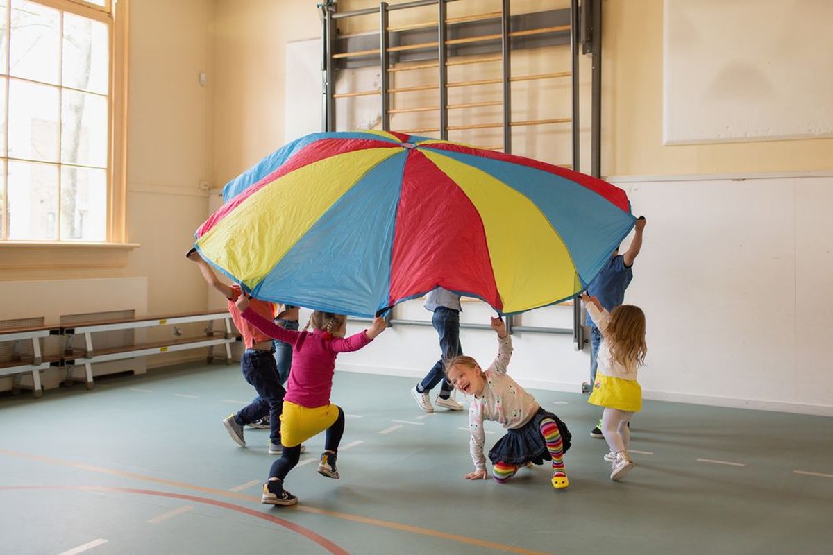 BS Toys Parachute Spel met Gat - Buitenspeelgoed - Vangspel - Doekspel 3 tot 12 Spelers - Spelletjes voor kinderen - Buiten speelgoed - Buitenspel - Buiten Spellen - Tuin Speelgoed - Strandspeelgoed - 3 Meter doek — afbeelding 14