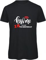 T-shirt Kiss me it's my 18th birthday | L | Zwart