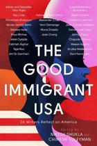 Boekomslag van 'The Good Immigrant USA' met gezichtsprofiel in blauw en roze, tekst met namen van schrijvers.