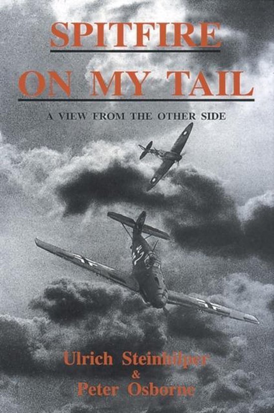 Boekcover van Spitfire On My Tail, met twee gevechtsvliegtuigen in de lucht boven wolken.