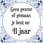 Verjaardag Tegeltje met Spreuk (41 jaar: Geen gezeur of ge maar, je bent nu gewoon 41 jaar + cadeau verpakking & plakhanger
