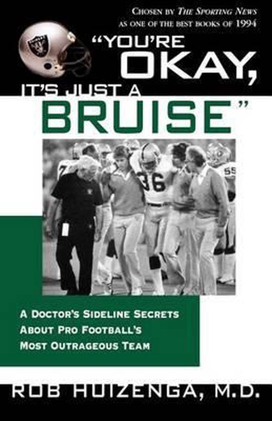 Boekcover "You're Okay, It's Just a Bruise". Oakland Raiders helm bovenaan. Midden afbeelding van footballspelers.