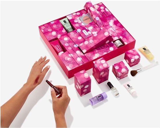 Clinique Adventkalender met 24 beauty producten met een winkelwaarde van €  250,- | bol.com