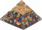 Orgone Piramide Chakra Mix met Bergkristal Punt