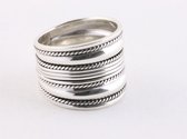 Brede zilveren ring met ribbels en kabelpatronen - maat 18.5