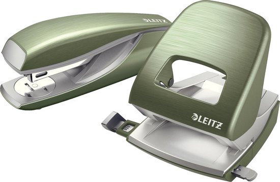 Groene Leitz nietmachine en perforator naast elkaar.