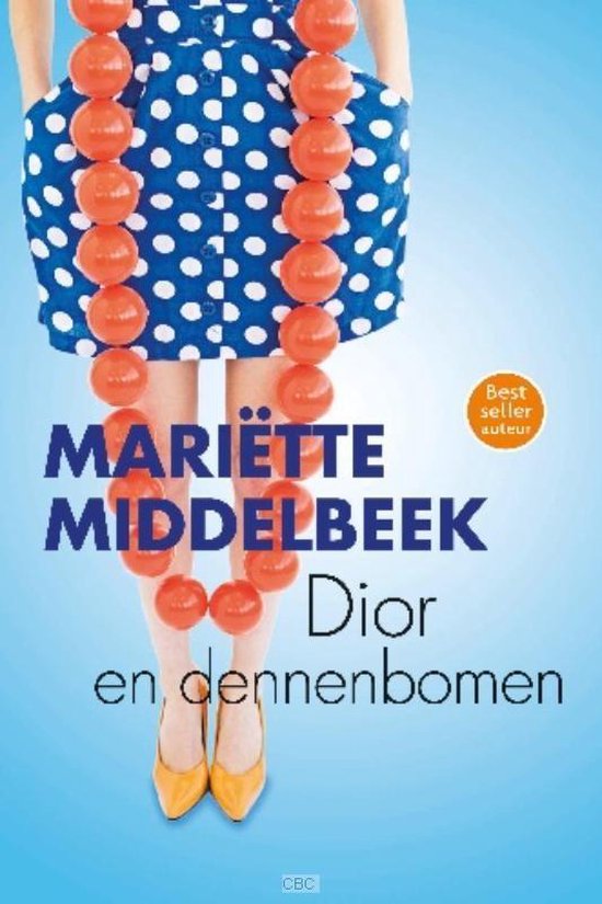 Blauwe jurk met witte polkadots, met een oranje ketting en gele schoenen.