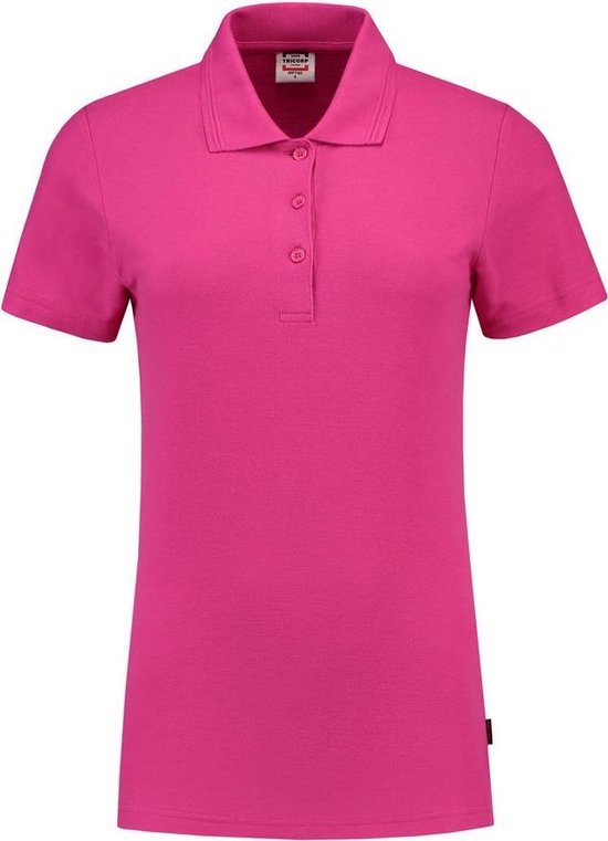 Vooraanzicht van een fuchsia poloshirt met korte mouwen en knoopjes.