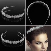 Eye Catcher - Kristallen Tiara | Haarsieraad - Haarversiering - Haaraccessoire | Bruid - Bruidsmeid - Bruidsmeisje | Diadeem - Haarband | Feest - Gelegenheid - Bruiloft - Kerst - Gala - Commu