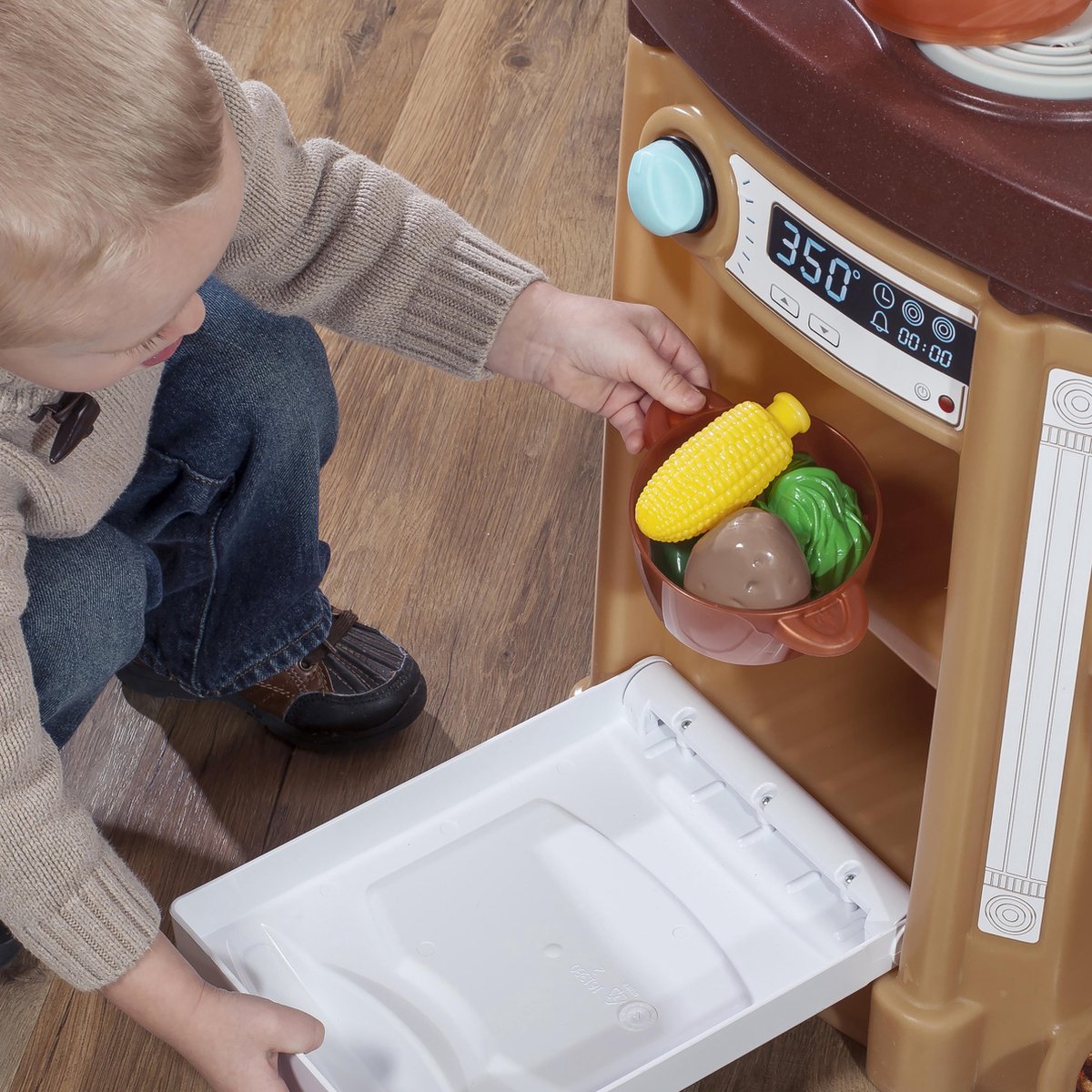 Bol Com Step2 Fun With Friends Speelkeuken Bruin Elektronische Kookplaat Incl 40 Delige