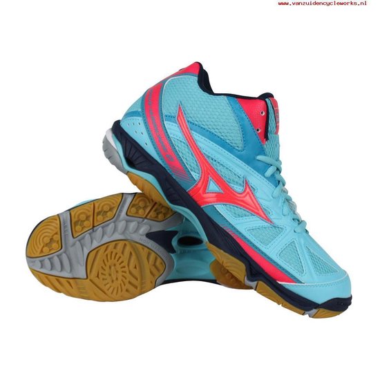 mizuno wave hurricane 2 mid