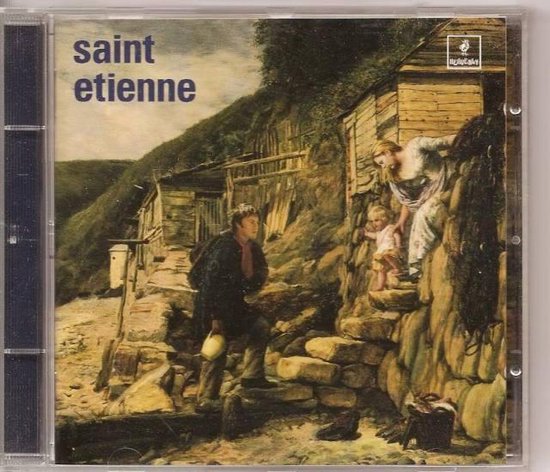 CD hoes met de tekst "saint etienne". Een schilderij van een rustiek dorp aan zee met figuren.