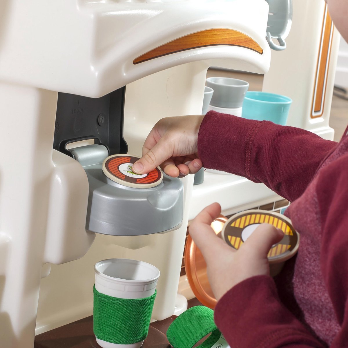 Bol Com Step2 Fun With Friends Speelkeuken Bruin Elektronische Kookplaat Incl 40 Delige