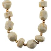 Ketting met grote beige kralen