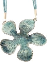 Blauwe ketting van touw met bloem hanger