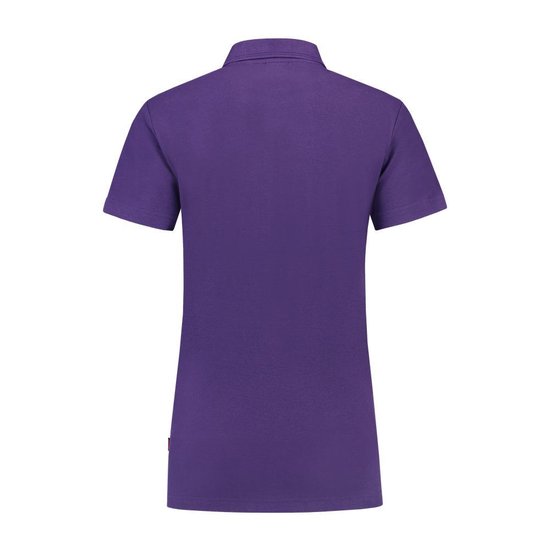 Achterkant paarse dames poloshirt met korte mouwen, kraag en knoopjes.