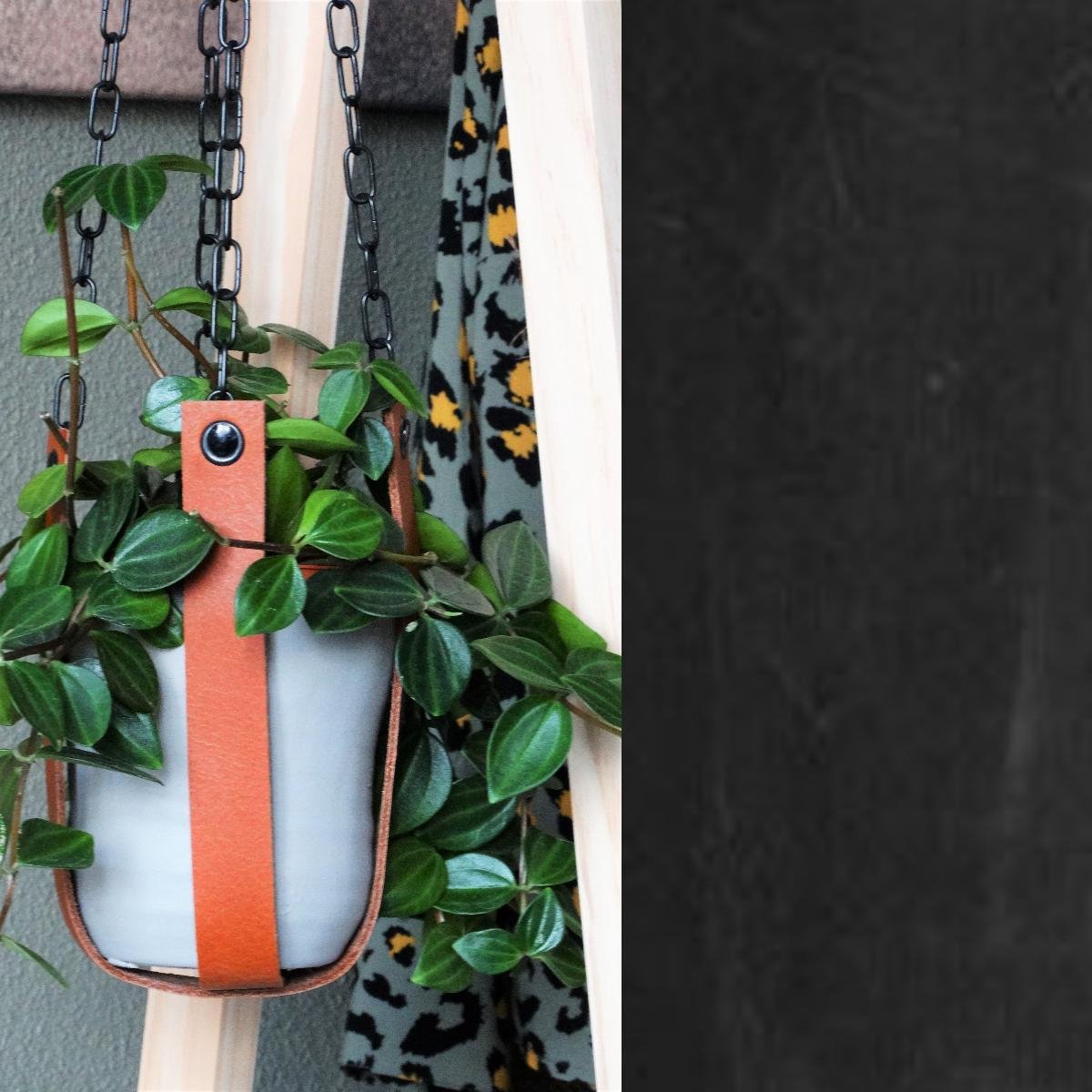 Leren plantenhanger | VINTAGE BLACK (i.c.m. zwarte ketting)