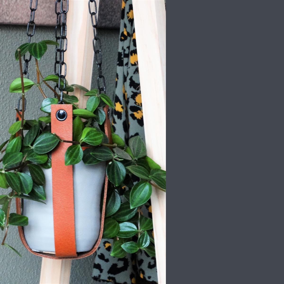 Leren plantenhanger | DONKERGRIJS (i.c.m. zwarte ketting)