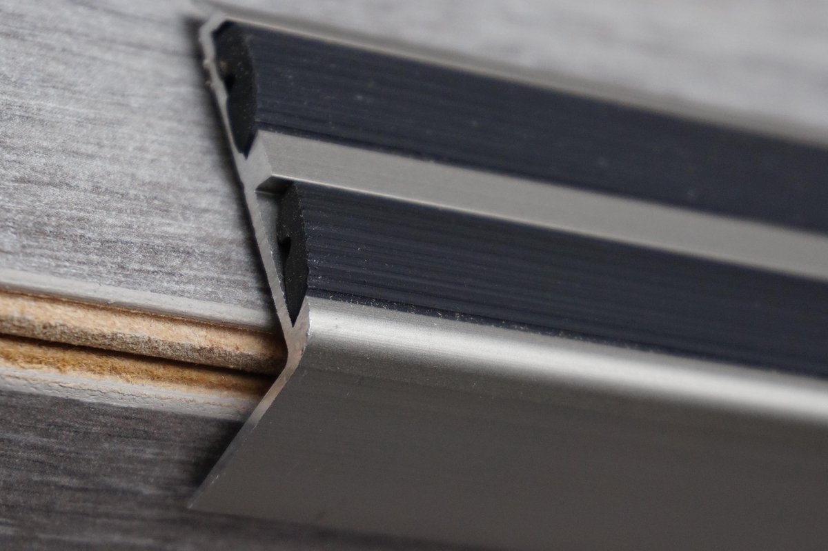 ALUMINIUM ANTISLIP TRAPPROFIEL INOX A37 X 36x 20 x 120cm x ( set van 15 stuks ) MET DOUBLE RUBBER