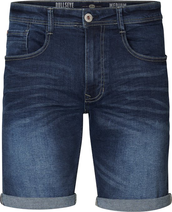 Avant d'un short en jean bleu foncé avec passants, bouton et poches, ourlet retroussé.
