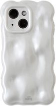 xoxo Wildhearts Bubbly case White telefoonhoesje - Geschikt voor iPhone 15 - Hoesje met bobbeltjes - Krullende golfvorm - schokbestendig - Wit
