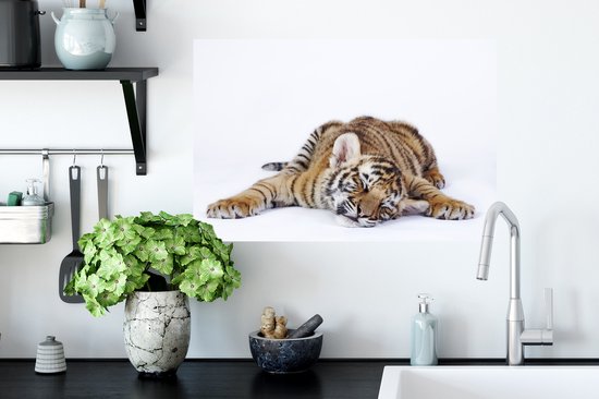 Sticker Muursticker Tigre sur fond blanc - Tigre endormi sur fond blanc - 60x40 cm - film autocollant - sticker mural repositionnable