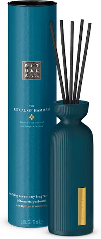 RITUALS The Ritual of Hammam geurstokjes in een donkerblauwe fles met ribbels en een bijpassende koker. Tekst: The Ritual of Hammam.