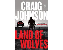 Omslag van Land of Wolves A Longmire Mystery 15