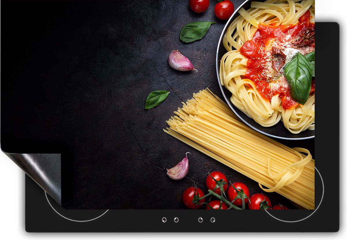 Chefcare Inductie Beschermer Spaghetti met Groentes op een Zwarte Marmeren Plaat - 90x50 cm - Afdekplaat Inductie - Kookplaat Beschermer - Inductie Mat