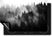 Chefcare Inductie Beschermer Bos met Bomen in de Mist - Zwart Wit - 81x52 cm - Afdekplaat Inductie - Kookplaat Beschermer - Inductie Mat