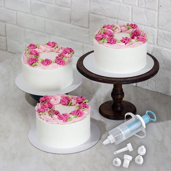 Victoria sponge cake - Laura's Bakery