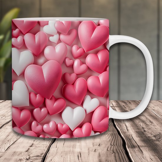 Mug blanc orné d'un motif de cœurs roses et blancs.