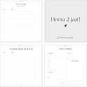 Open boek met de titels 'Trots op jou!', 'Hoera 2 jaar!', 'Grappige dingen die jij zegt' en 'Eten & drinken'.