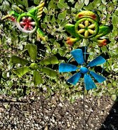 Metalen deco tuinstekers met windmolen "Kolibri en kikker"- Set van 2 stuks - diverse kleuren - hoogte 60 x dia 13 x 3.8 cm - Tuinaccessoires - Tuindecoratie - Tuinstekers