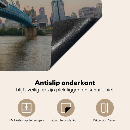 KitchenYeah® Inductie beschermer 76x51.5 cm - De John A. Roebling hangbrug met uitzicht op de stad Cincinatti - Kookplaataccessoires - Afdekplaat voor kookplaat - Inductiebeschermer - Inductiemat - Inductieplaat mat
