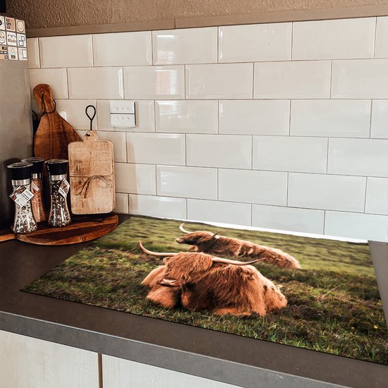 KitchenYeah® Inductie beschermer 76x51.5 cm - Koeien - Gras - Zon - Kookplaataccessoires - Afdekplaat voor kookplaat - Inductiebeschermer - Inductiemat - Inductieplaat mat