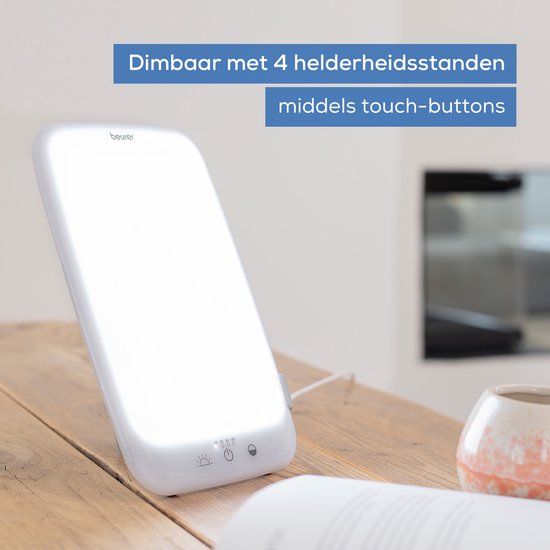 Witte Beurer daglichtlamp op tafel, dimbaar met 4 helderheidsstanden middels touch-buttons.