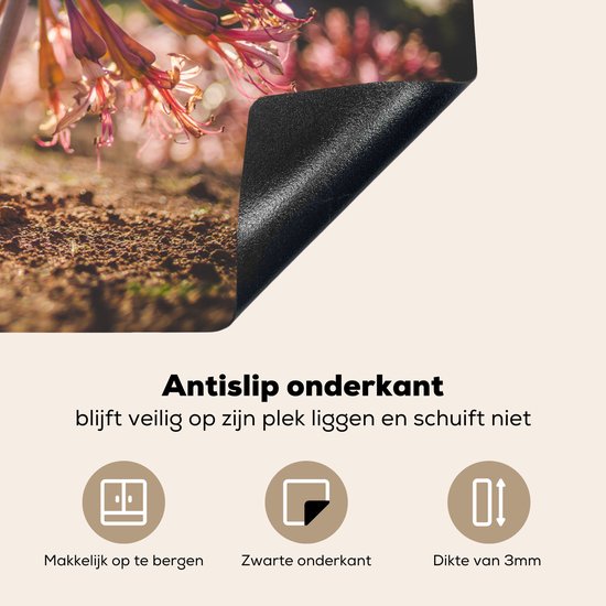 KitchenYeah® Inductie beschermer 80.2x52.2 cm - Roze bloem in zon - Kookplaataccessoires - Afdekplaat voor kookplaat - Inductiebeschermer - Inductiemat - Inductieplaat mat